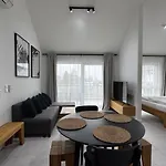 Amber Sky By Triapart - Grill, Boisko, Dwa Miejsca Parkingowe Apartman Jantar