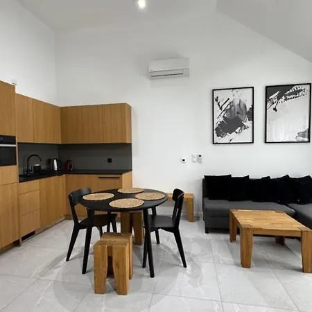 Amber Sky By Triapart - Dwa Miejsca Parkingowe Jantar